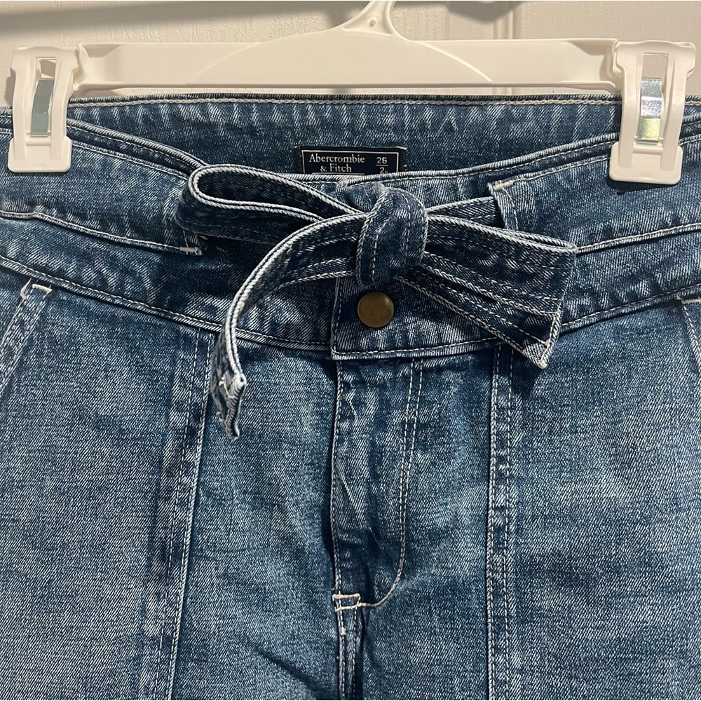 Abercrombie & Fitch Ultra High Rise Straight Jeans with Denim Tie Size 2/26